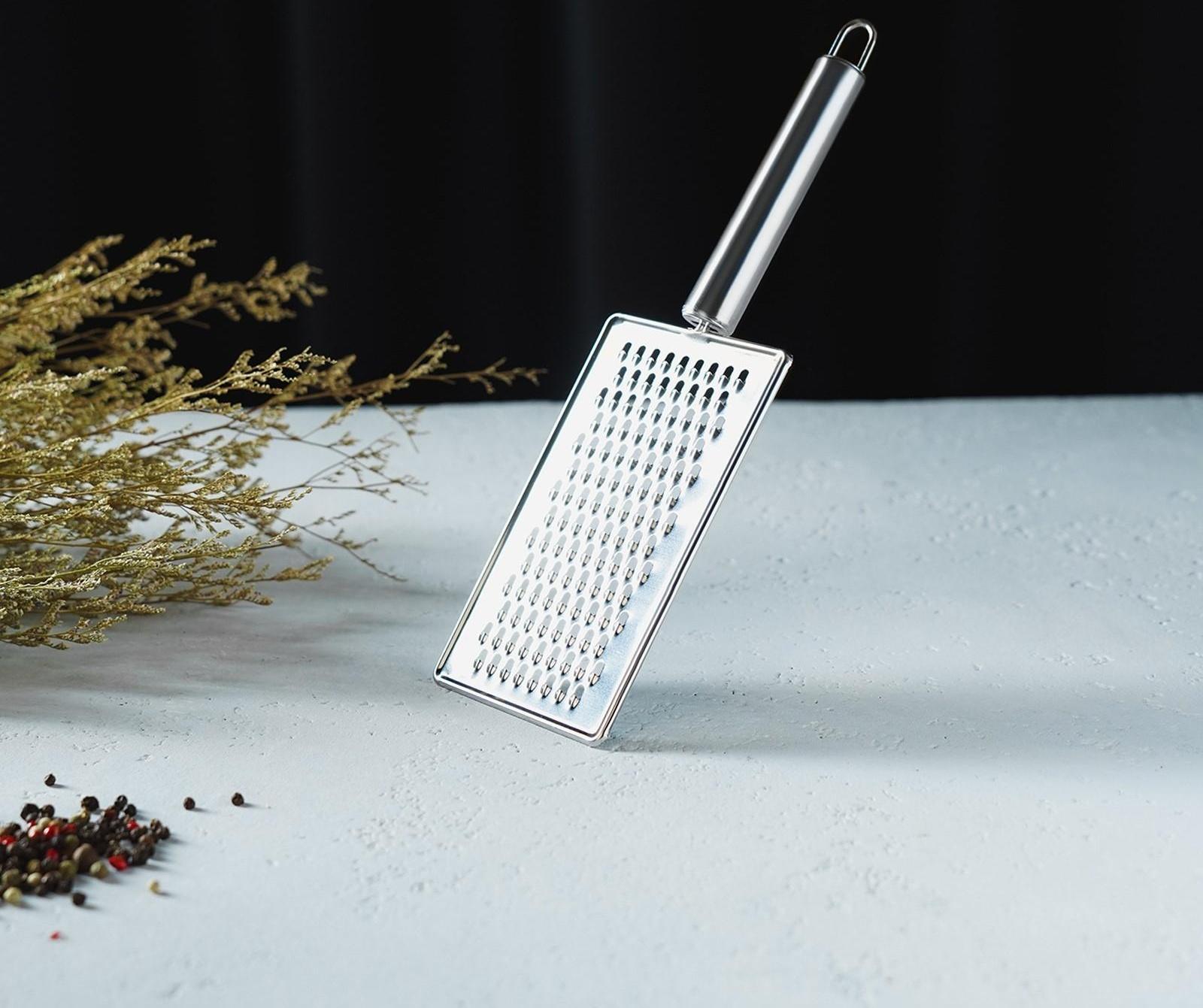 Тёрка Доляна «Металлик», 14×8 см, мелкая, с ручкой, цвет хромированный