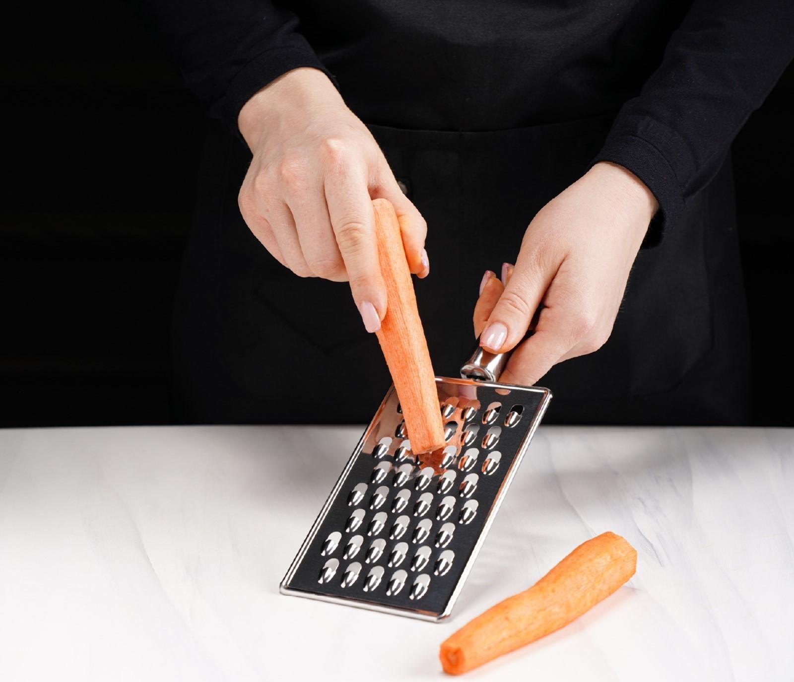 Тёрка Доляна «Металлик», 14×8 см, крупная, с ручкой, цвет хромированный