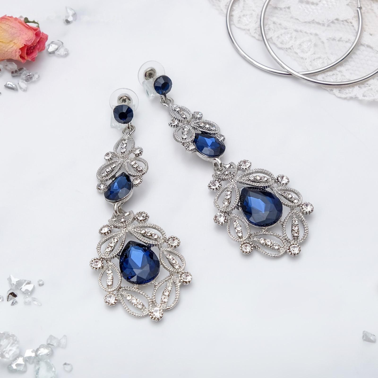 Серьги висячие со стразами 