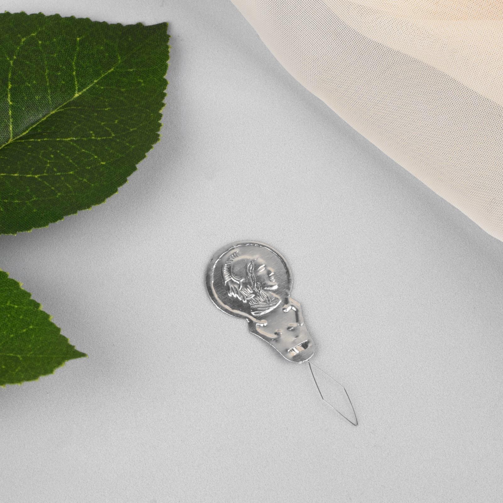 Нитевдеватель металлический, 4,3 × 1,5 см