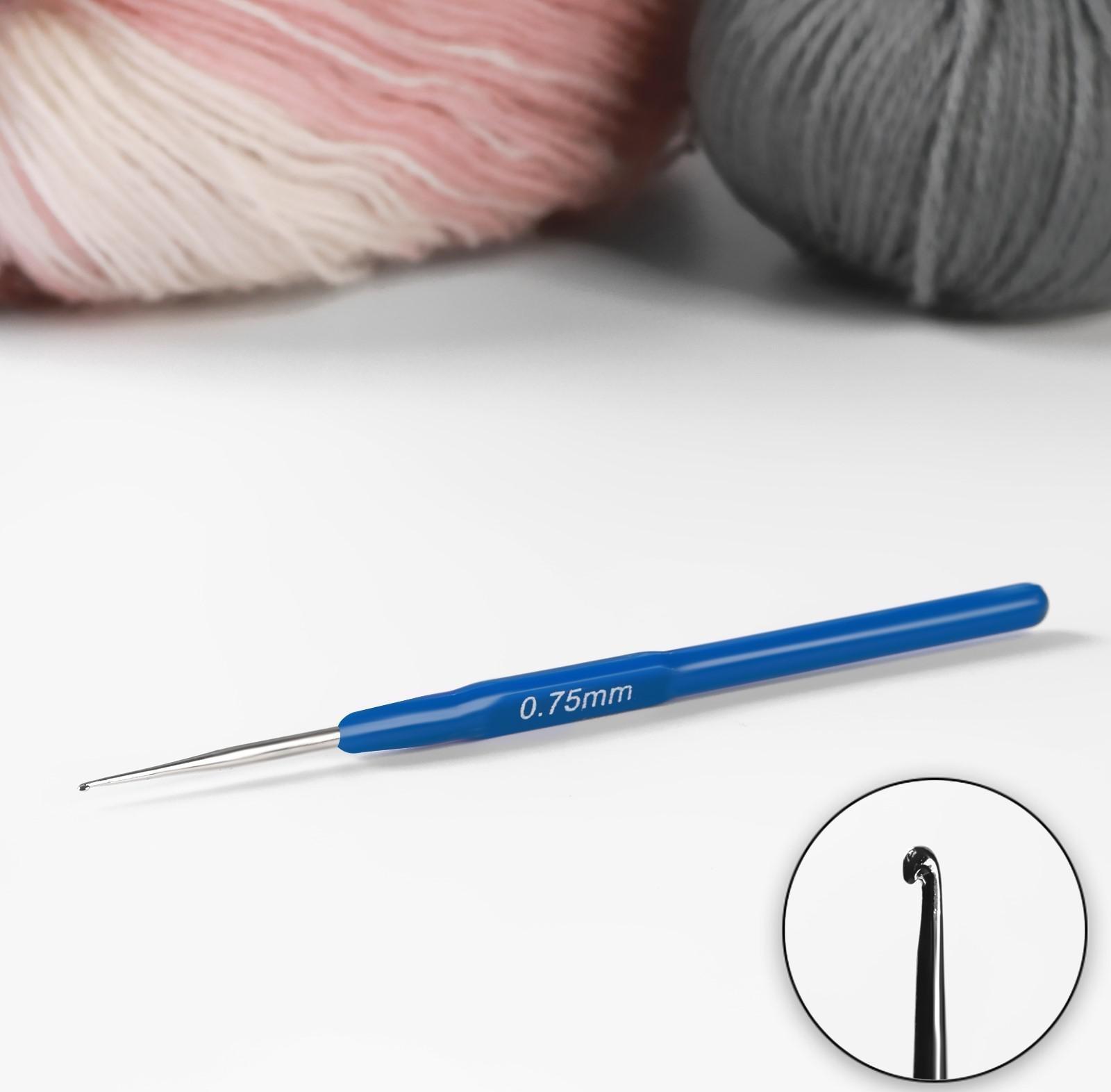 Крючок для вязания, с пластиковой ручкой, d = 0,75 мм, 13,5 см, цвет синий