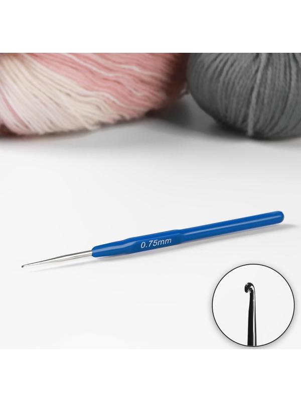 Крючок для вязания, с пластиковой ручкой, d = 0,75 мм, 13,5 см, цвет синий