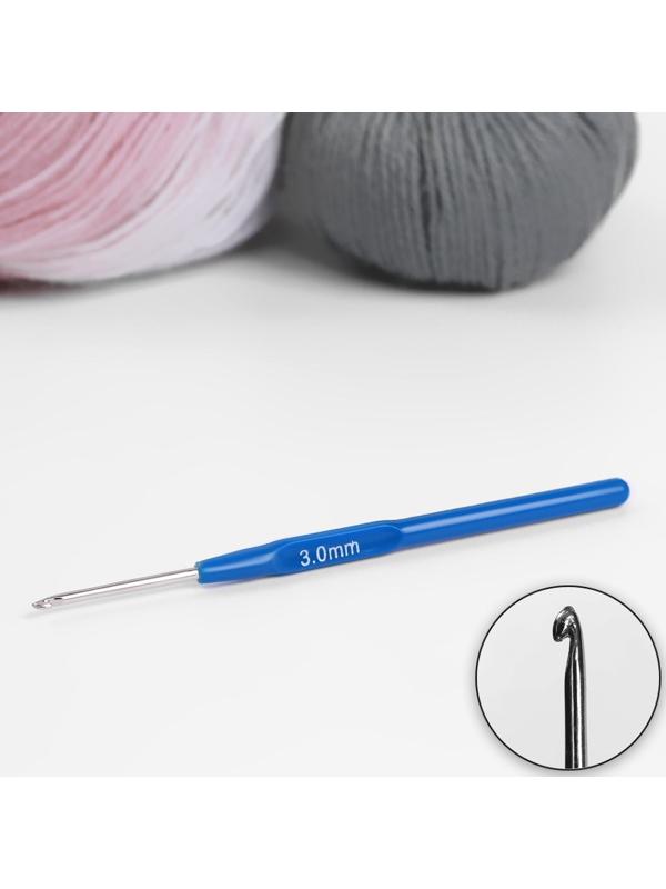 Крючок для вязания, с пластиковой ручкой, d = 3 мм, 13,5 см, цвет синий