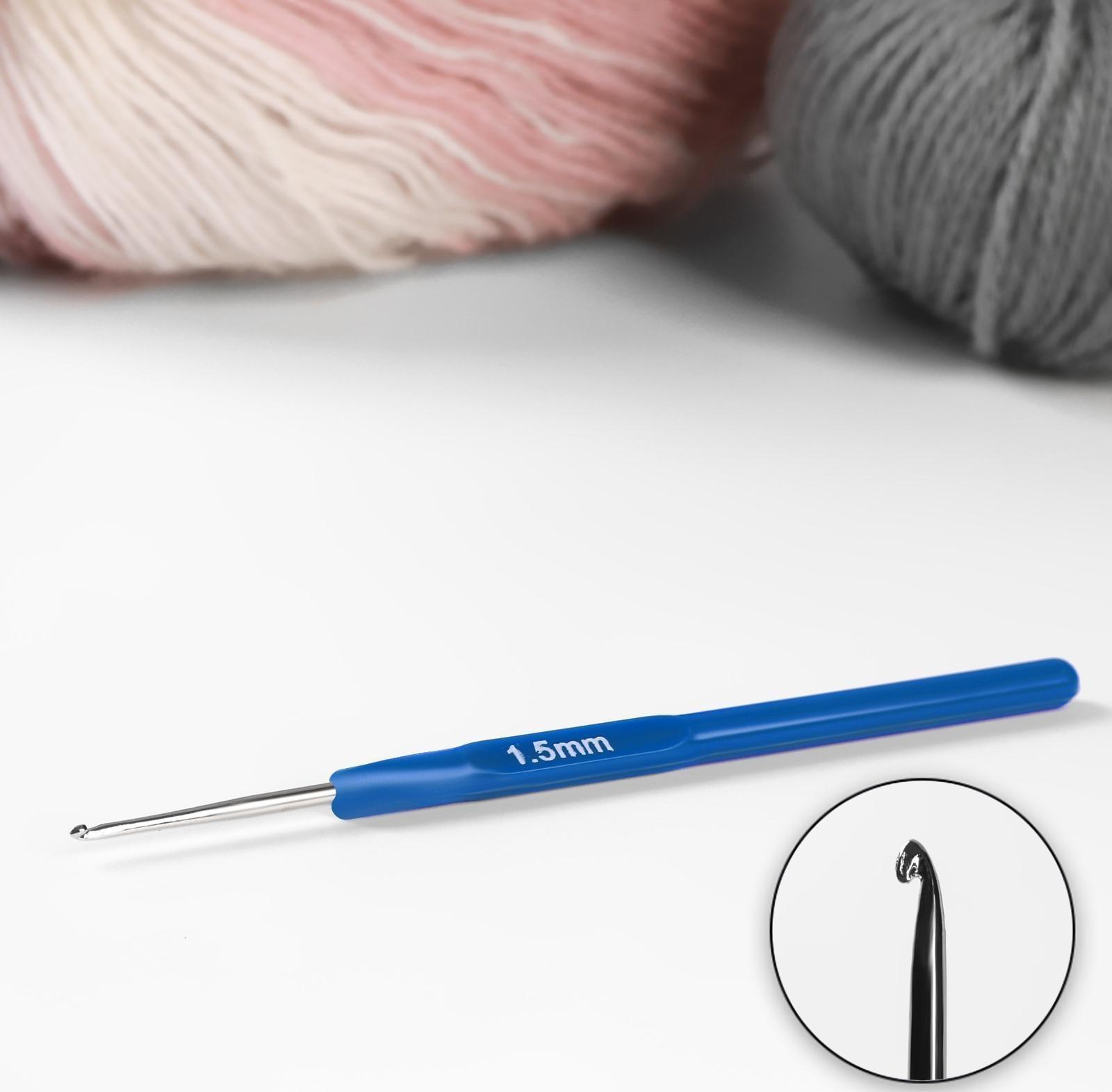 Крючок для вязания, с пластиковой ручкой, d = 1,5 мм, 13,5 см, цвет синий