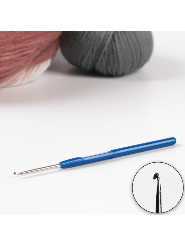Крючок для вязания, с пластиковой ручкой, d = 2 мм, 13,5 см, цвет синий
