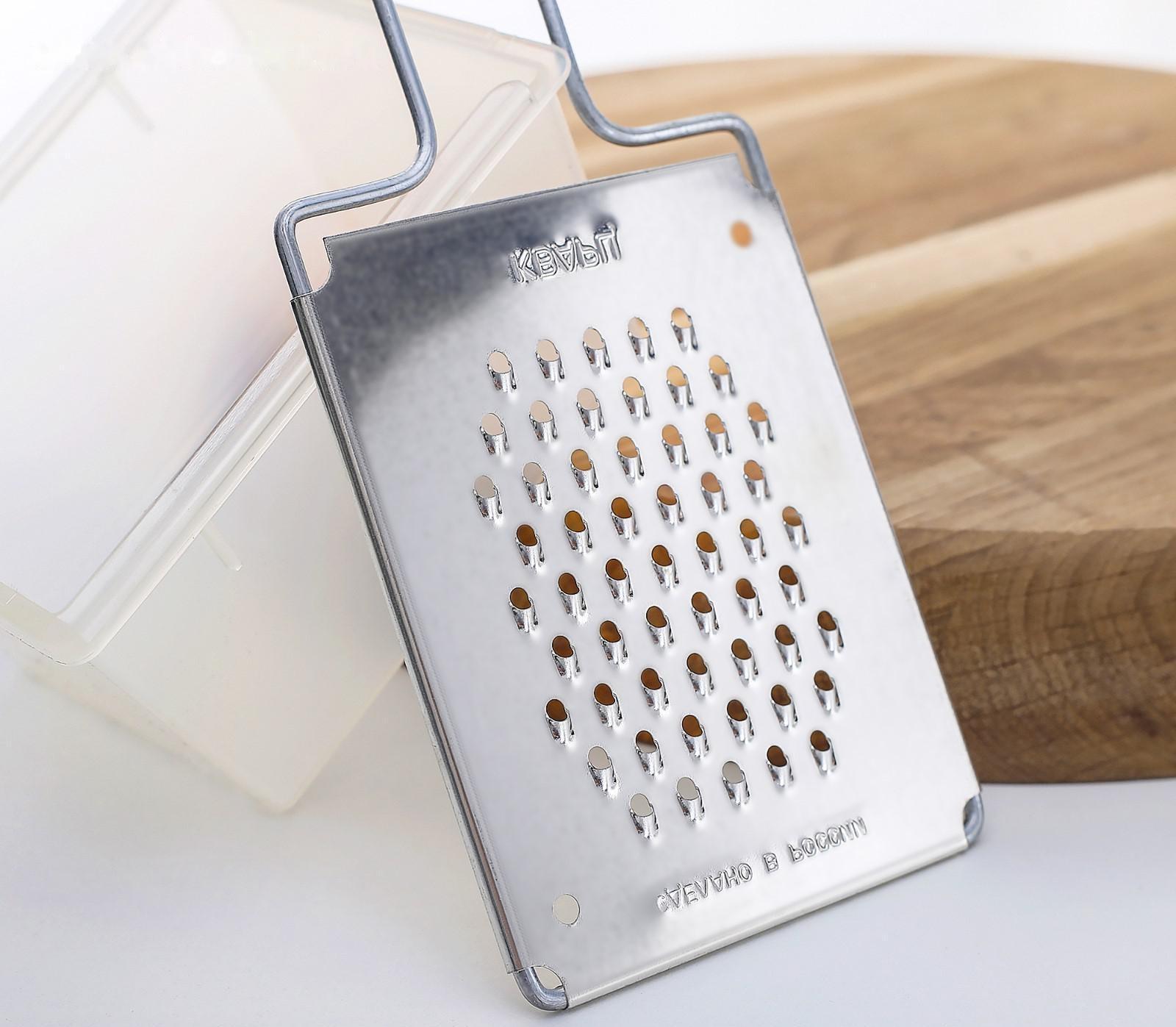 Тёрка плоская с контейнером «Морковная», цвет МИКС