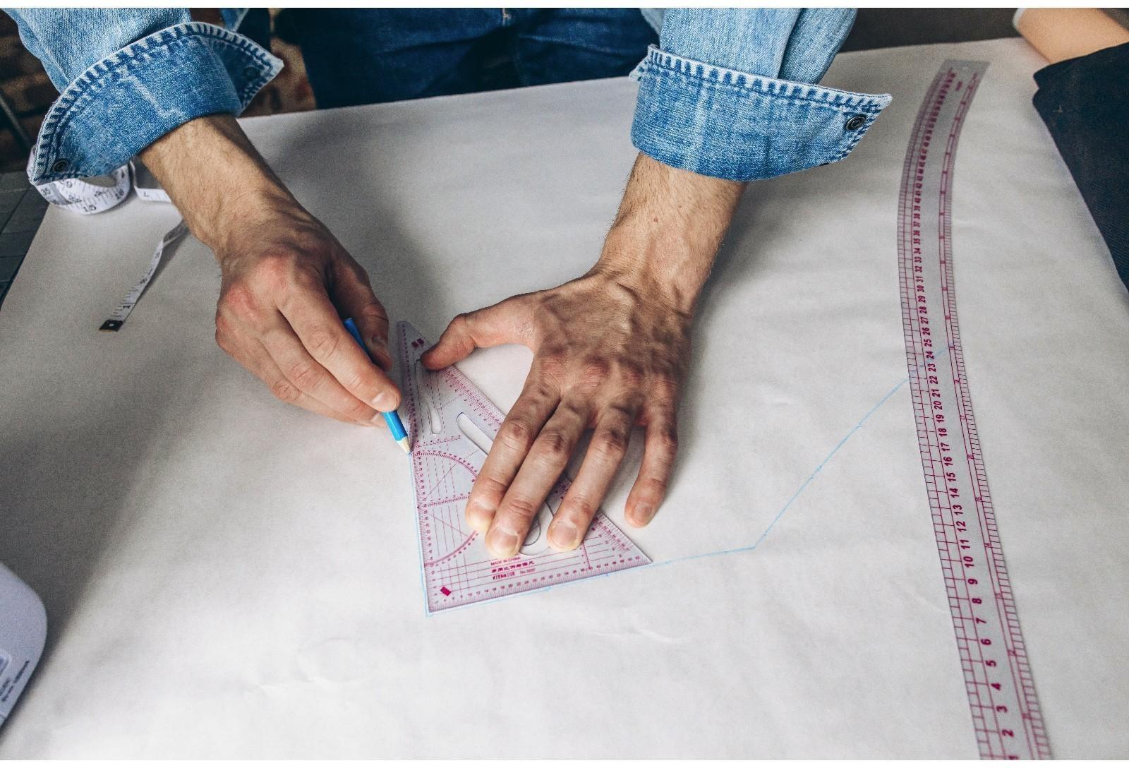 Лекало портновское метрическое «Треугольник», 20,5 × 11 см, толщина 0,5 мм, цвет прозрачный