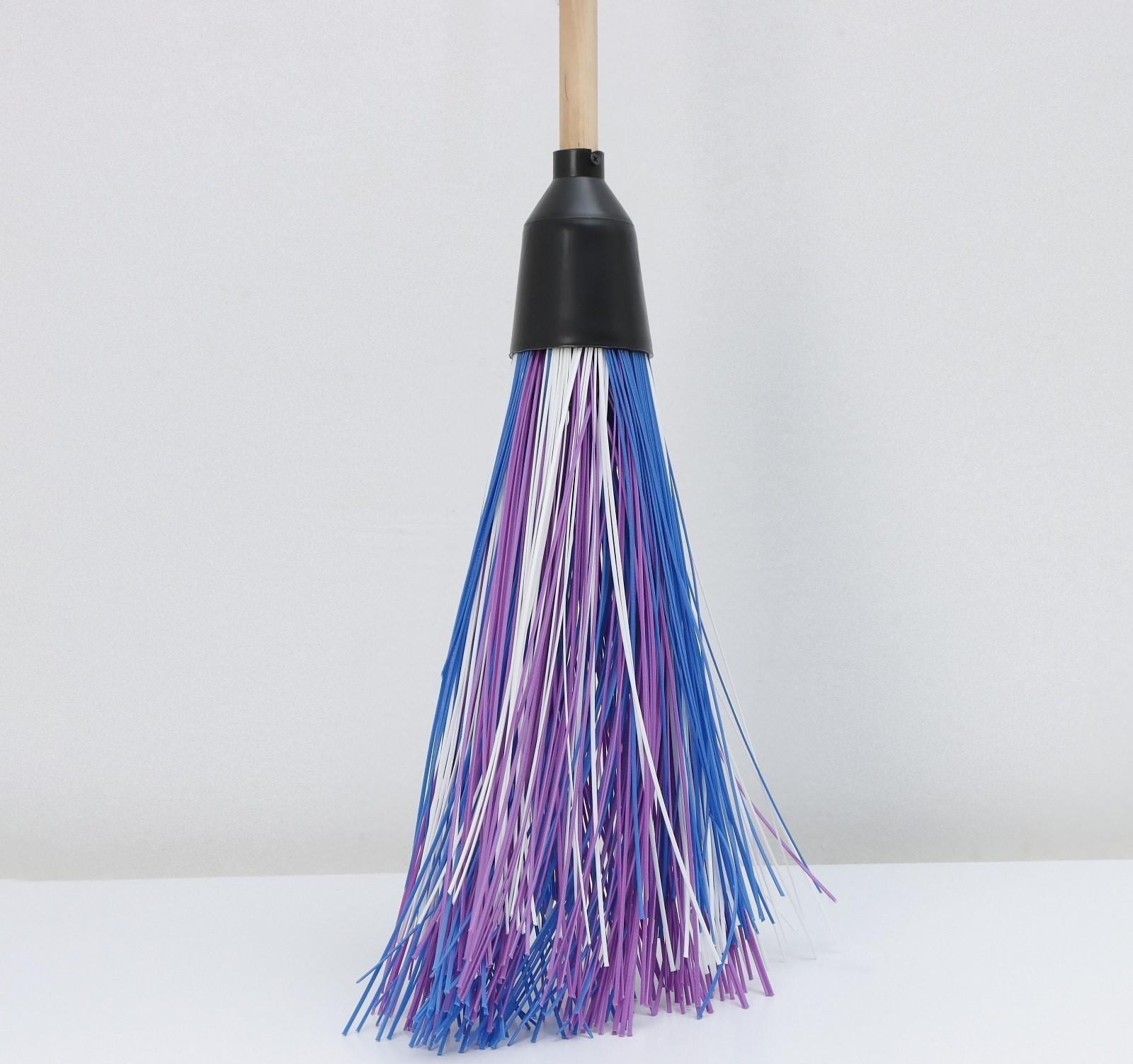 Метла полипропиленовая, с черенком «Дорогая», 5 колец, цвет МИКС