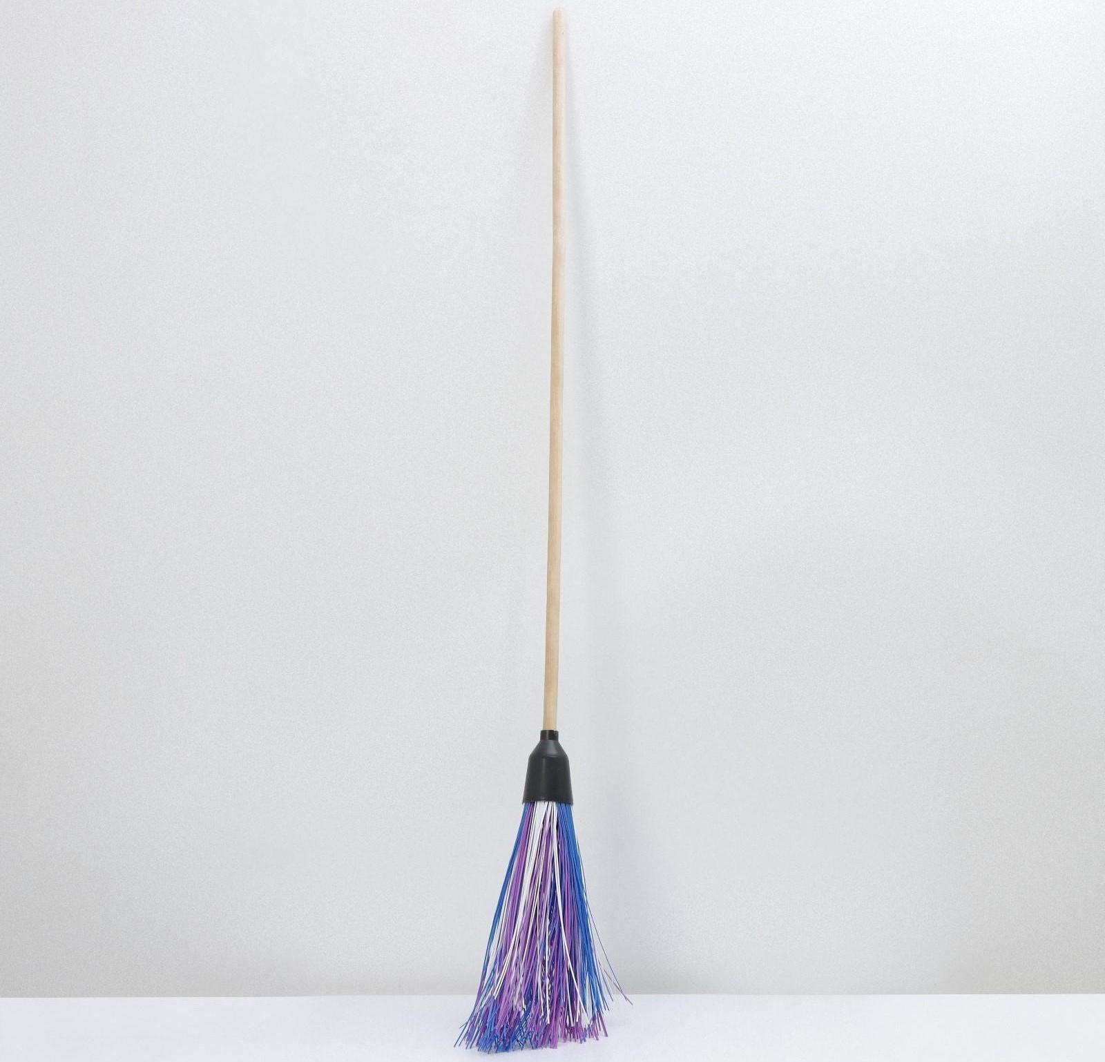 Метла полипропиленовая, с черенком «Дорогая», 5 колец, цвет МИКС