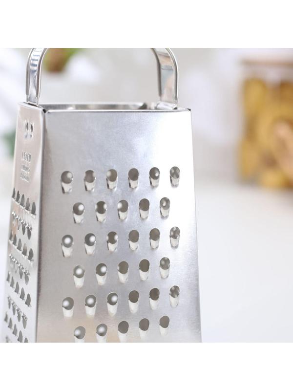 Тёрка с крышкой-дозатором и стороной для сыра, металлическая ручка, цвет МИКС