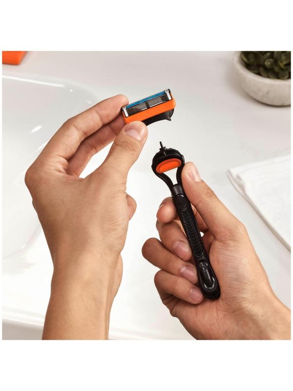 Бритвенный станок Gillette Fusion + 2 сменных кассеты, 5 лезвий