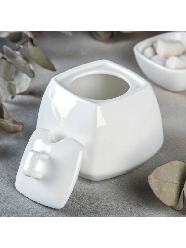 Сахарница фарфоровая Ilona, 340 мл, с крышкой, цвет белый