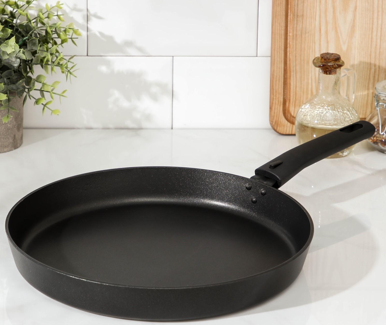 Сковорода «Дарья», d=30 см, съёмная ручка, антипригарное покрытие, цвет чёрный