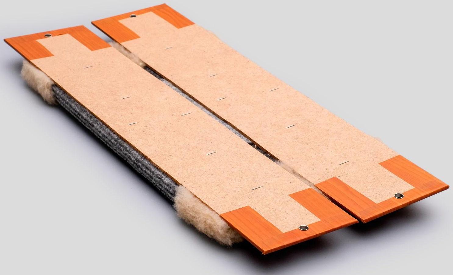 Когтеточка ковролиновая угловая, малая 45x10 см микс цветов