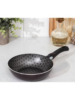 Сковорода «Хозяюшка», d=16 см, пластиковая ручка, антипригарное покрытие, цвет бордовый