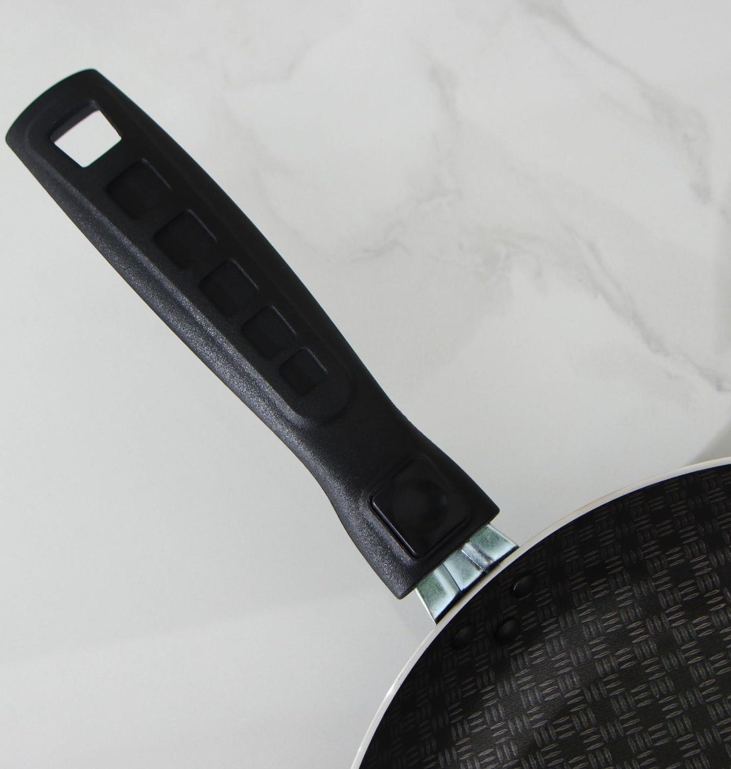 Сковорода «Хозяюшка», d=24 см, съёмная ручка, антипригарное покрытие, цвет бордовый