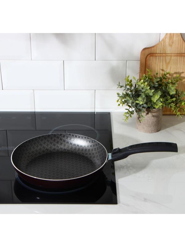 Сковорода «Хозяюшка», d=24 см, съёмная ручка, антипригарное покрытие, цвет бордовый