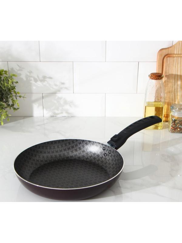 Сковорода «Хозяюшка», d=24 см, съёмная ручка, антипригарное покрытие, цвет бордовый