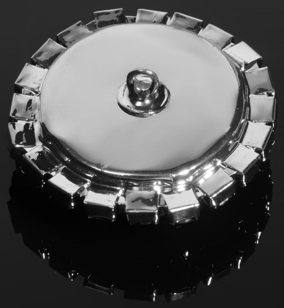 Пуговица декоративная, d = 30 мм, цвет серебряный/чёрный