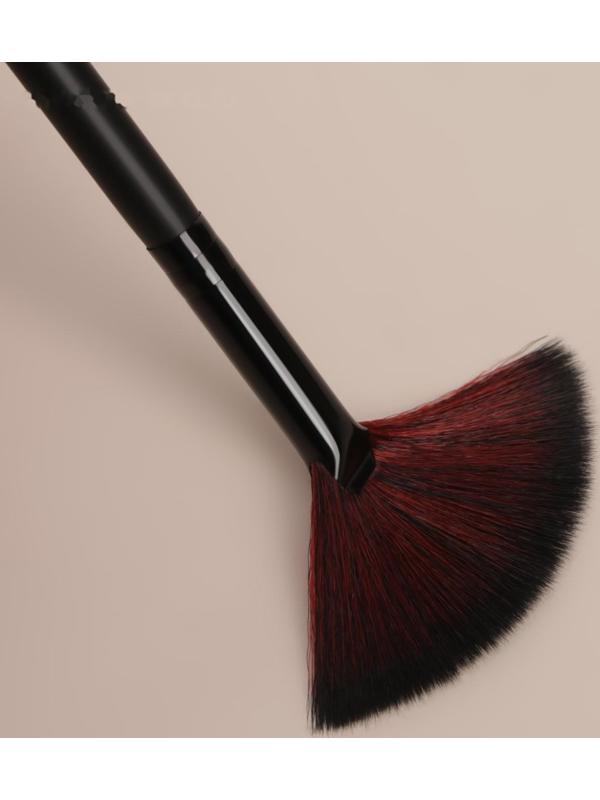 Кисть для макияжа, веерная, 16,5 см, цвет чёрный