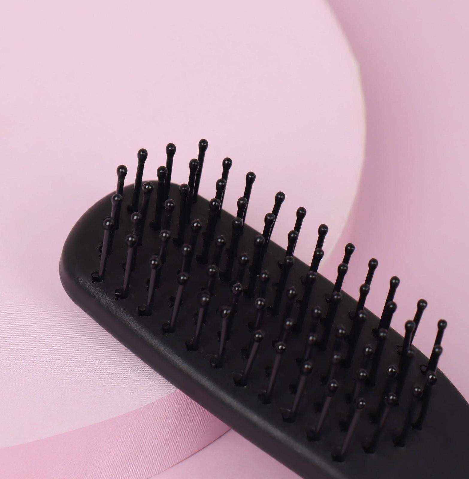 Расчёска-мини массажная, 3,5 × 13,2 см, цвет чёрный
