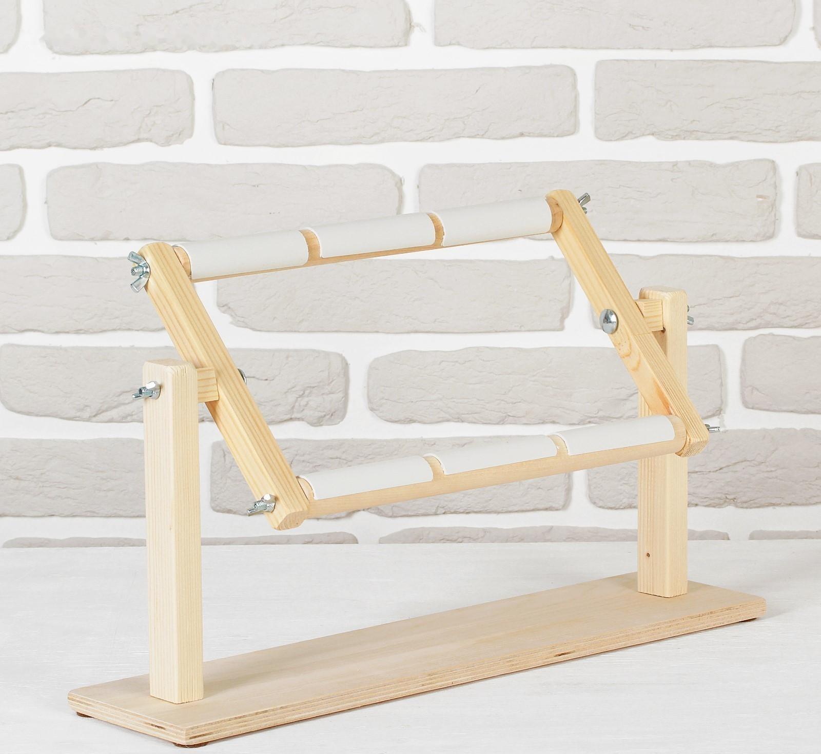 Пяльцы-рамка для вышивания, 20 × 30 см, с подставкой, цвет светлое дерево