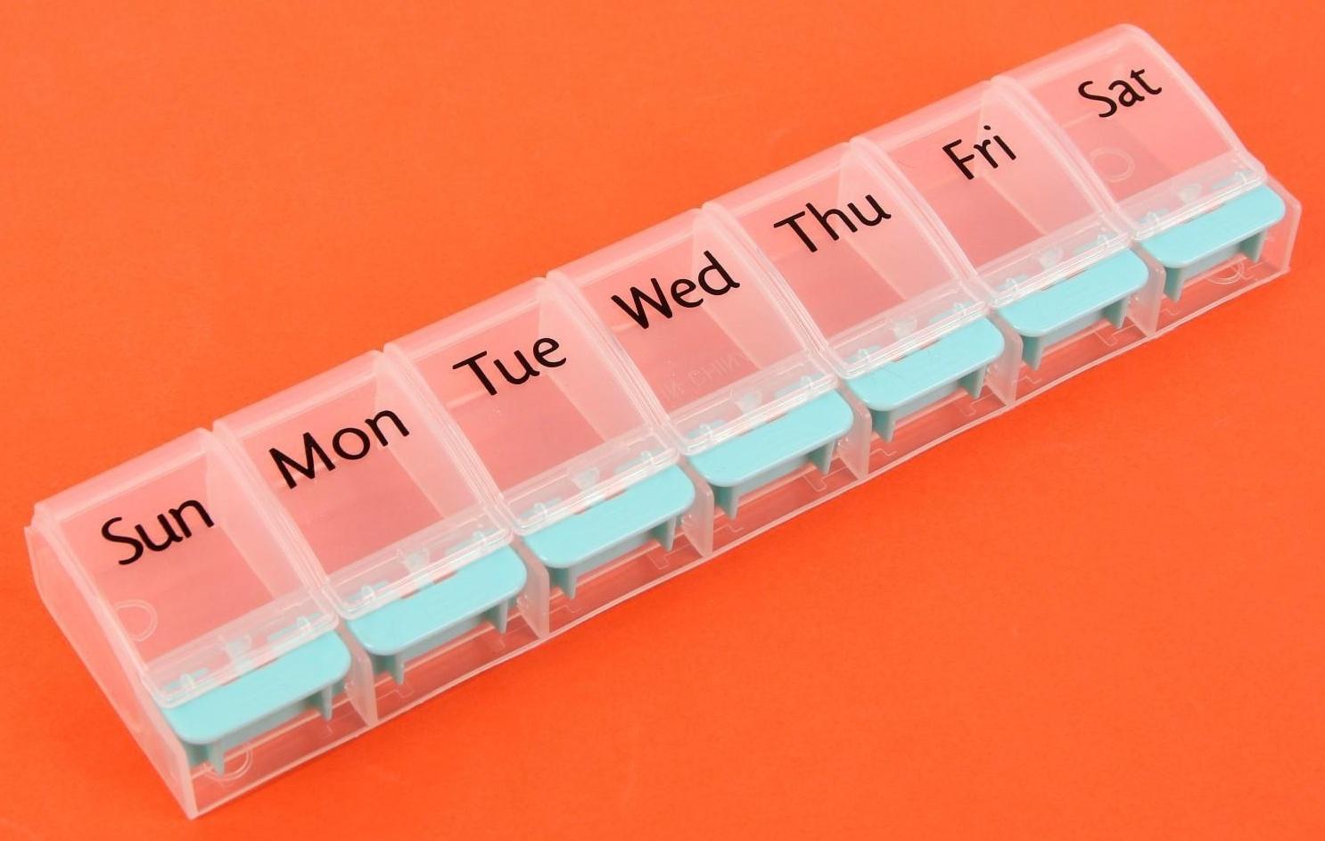 Таблетница «Неделька», английские буквы, 7 секций, цвет МИКС