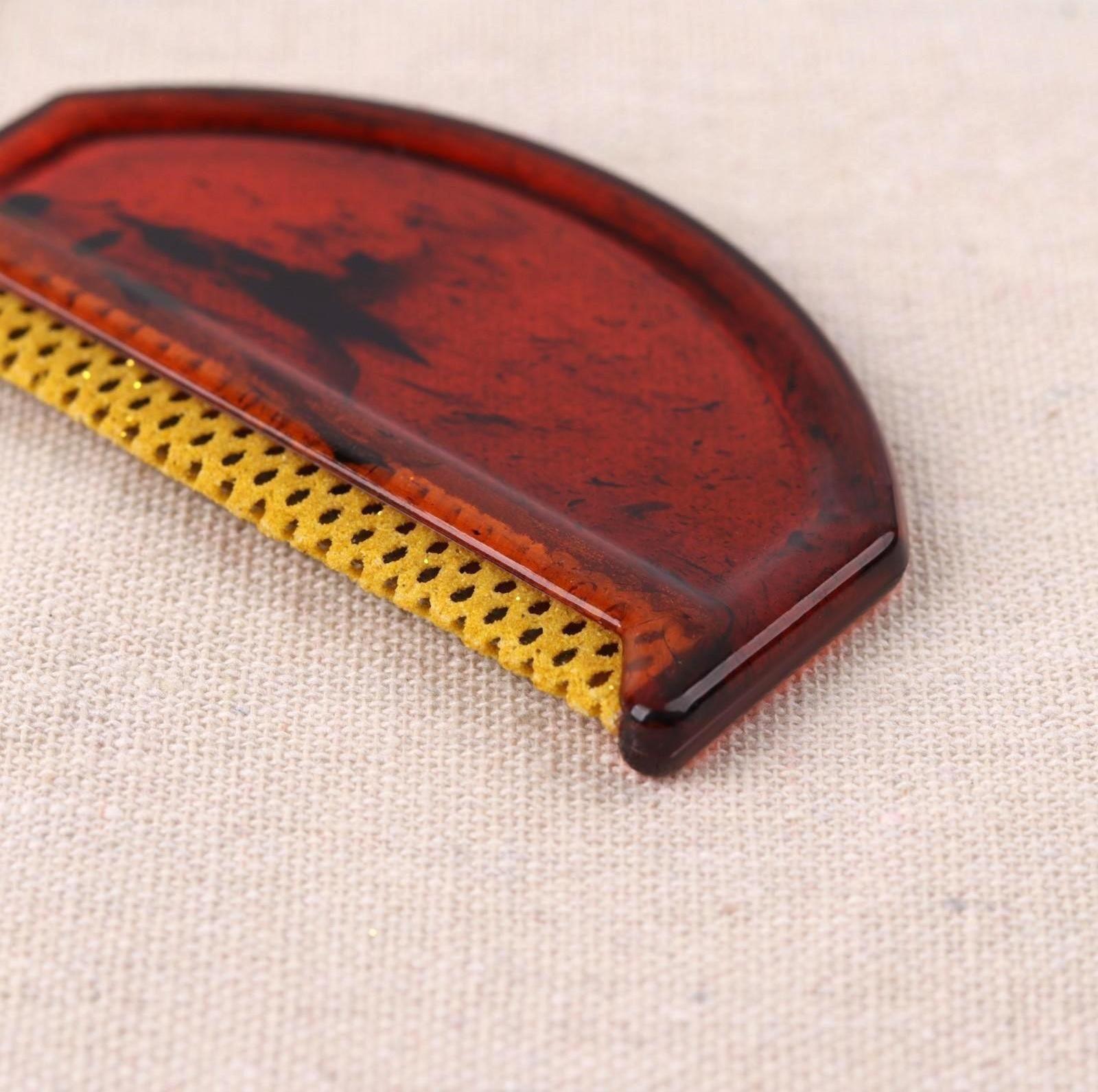 Щётка для удаления катышков, 7,5 × 4,5 × 0,5 см, цвет МИКС