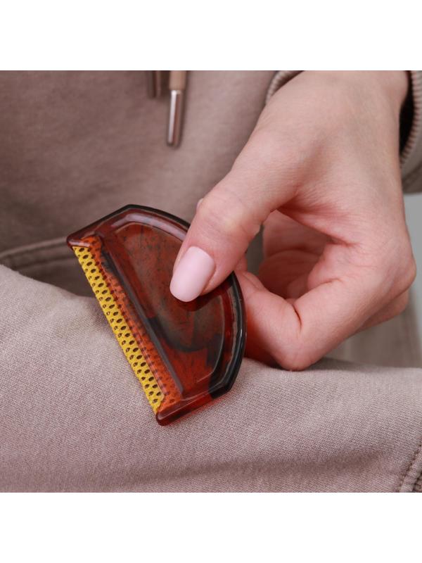 Щётка для удаления катышков, 7,5 × 4,5 × 0,5 см, цвет МИКС