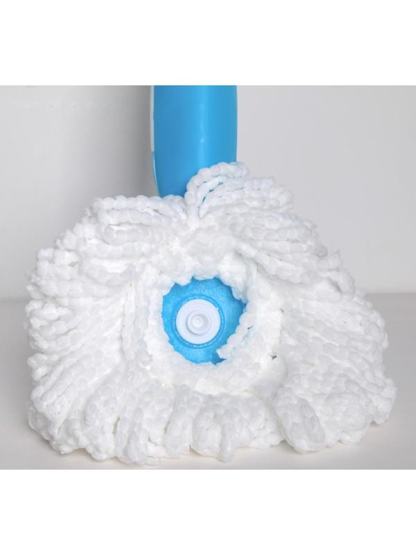 Швабра для мытья пола с распылителем Доляна, насадка из микрофибры 17×17 см, металлическая ручка 129 см, цвет МИКС