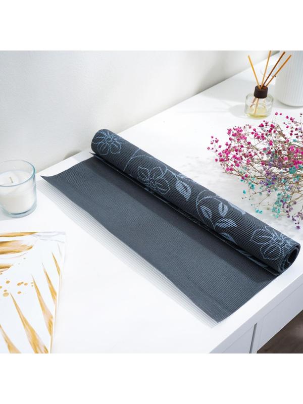 Коврик противоскользящий Доляна «Вьющиеся цветы», 45×100 см, цвет серый