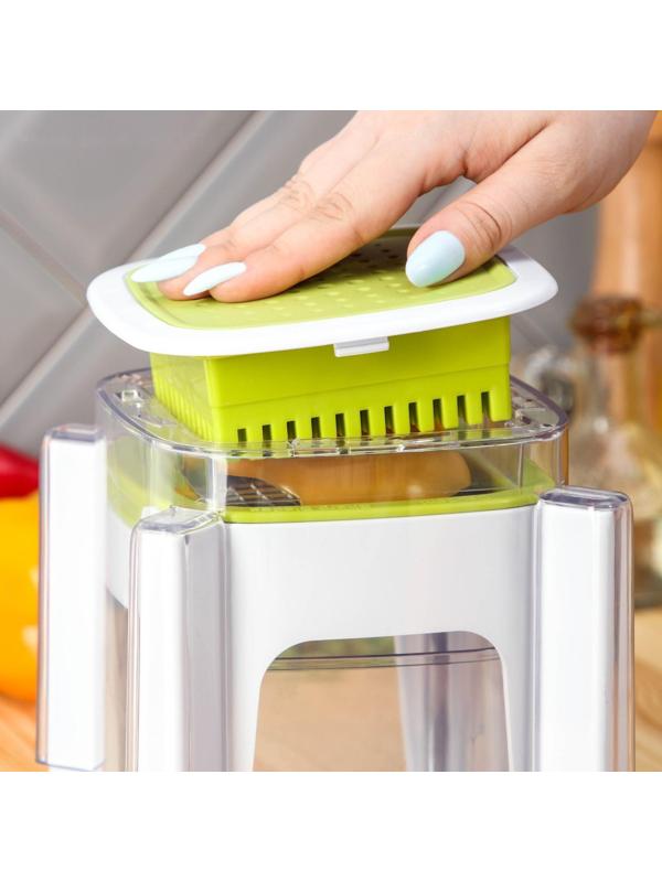 Овощерезка универсальная с контейнером Доляна, 3 сменные насадки и пушер, 14,5×14,5×21 см, цвет бело-зелёный
