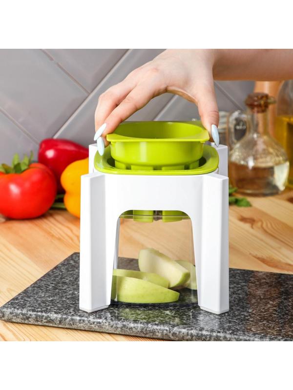 Овощерезка универсальная с контейнером Доляна, 3 сменные насадки и пушер, 14,5×14,5×21 см, цвет бело-зелёный