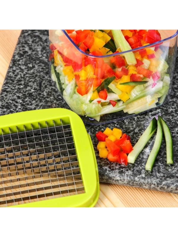 Овощерезка универсальная с контейнером Доляна, 3 сменные насадки и пушер, 14,5×14,5×21 см, цвет бело-зелёный