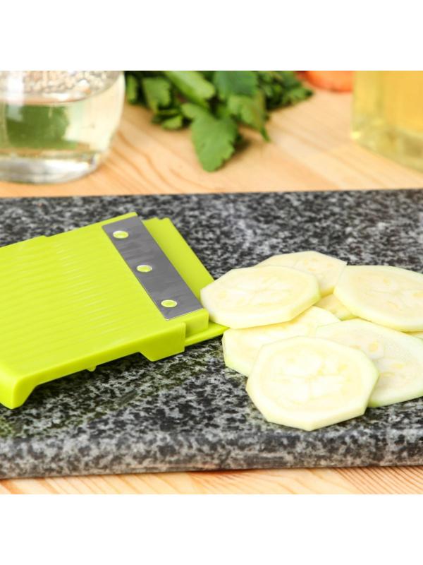 Овощерезка-шинковка Доляна со сменными насадками и контейнером, 6 насадок, 14×12,5×38,1 см, цвет белый, зелёный