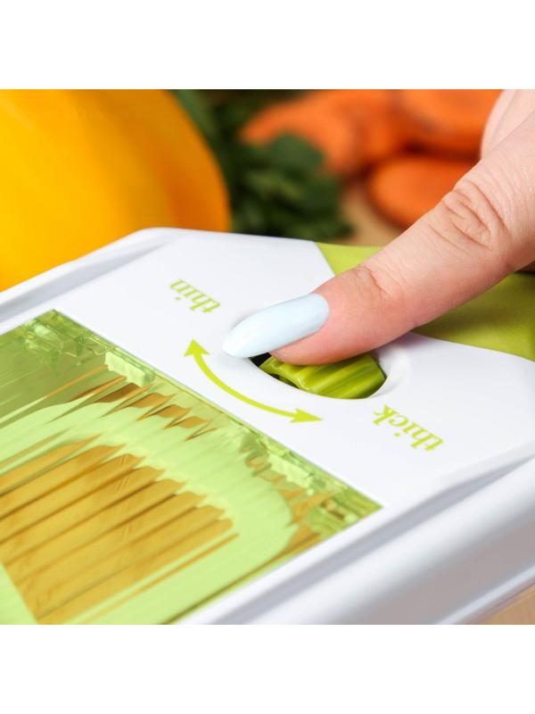 Овощерезка-шинковка Доляна со сменными насадками и контейнером, 6 насадок, 14×12,5×38,1 см, цвет белый, зелёный