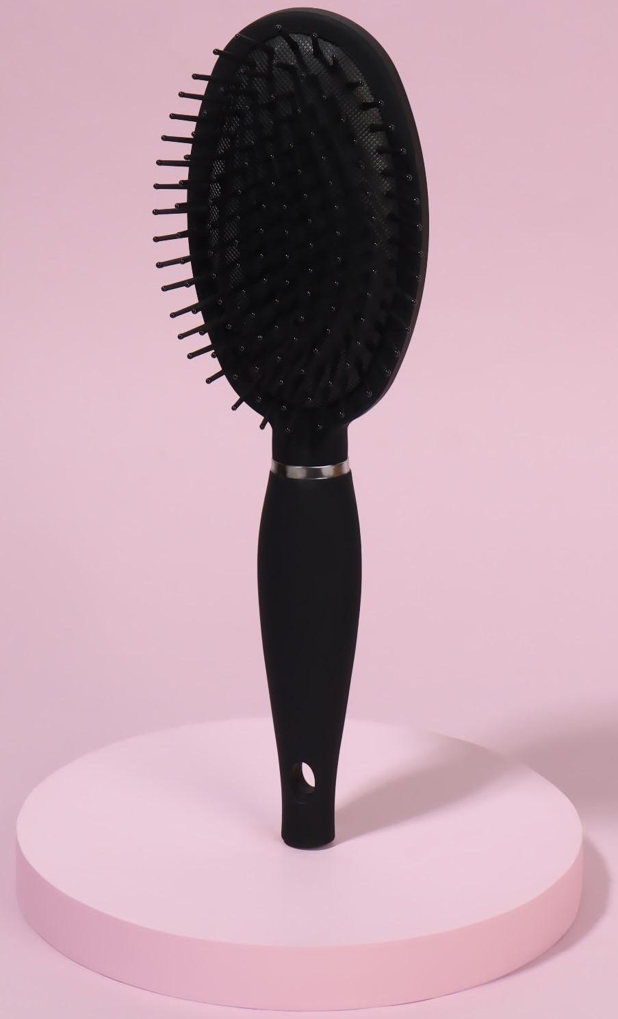 Расчёска массажная, прорезиненная ручка, 6,5 × 24 см, цвет чёрный/серебристый