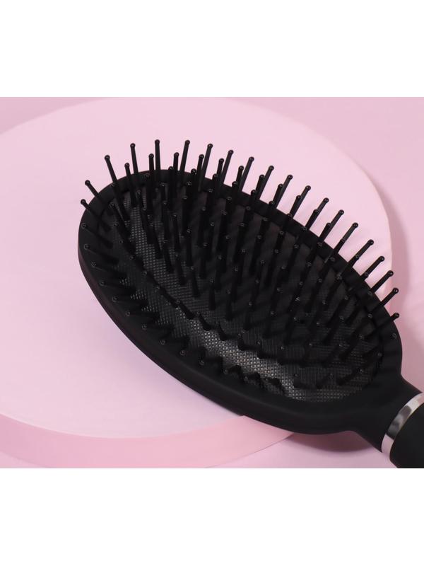 Расчёска массажная, прорезиненная ручка, 6,5 × 24 см, цвет чёрный/серебристый