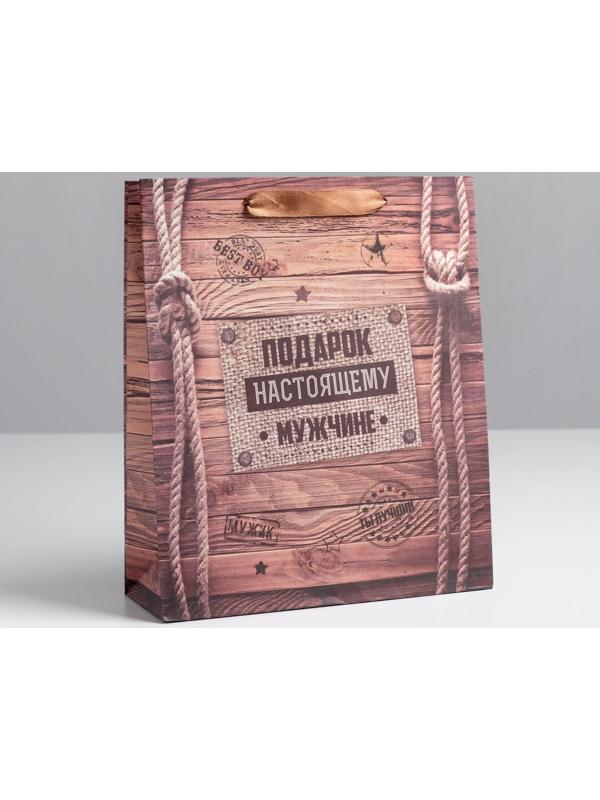 Пакет крафтовый вертикальный «Подарок настоящему мужчине», 23 × 27 × 8 см