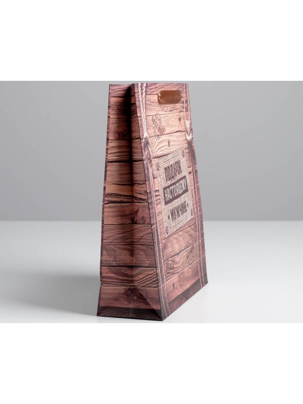 Пакет крафтовый вертикальный «Подарок настоящему мужчине», 23 × 27 × 8 см