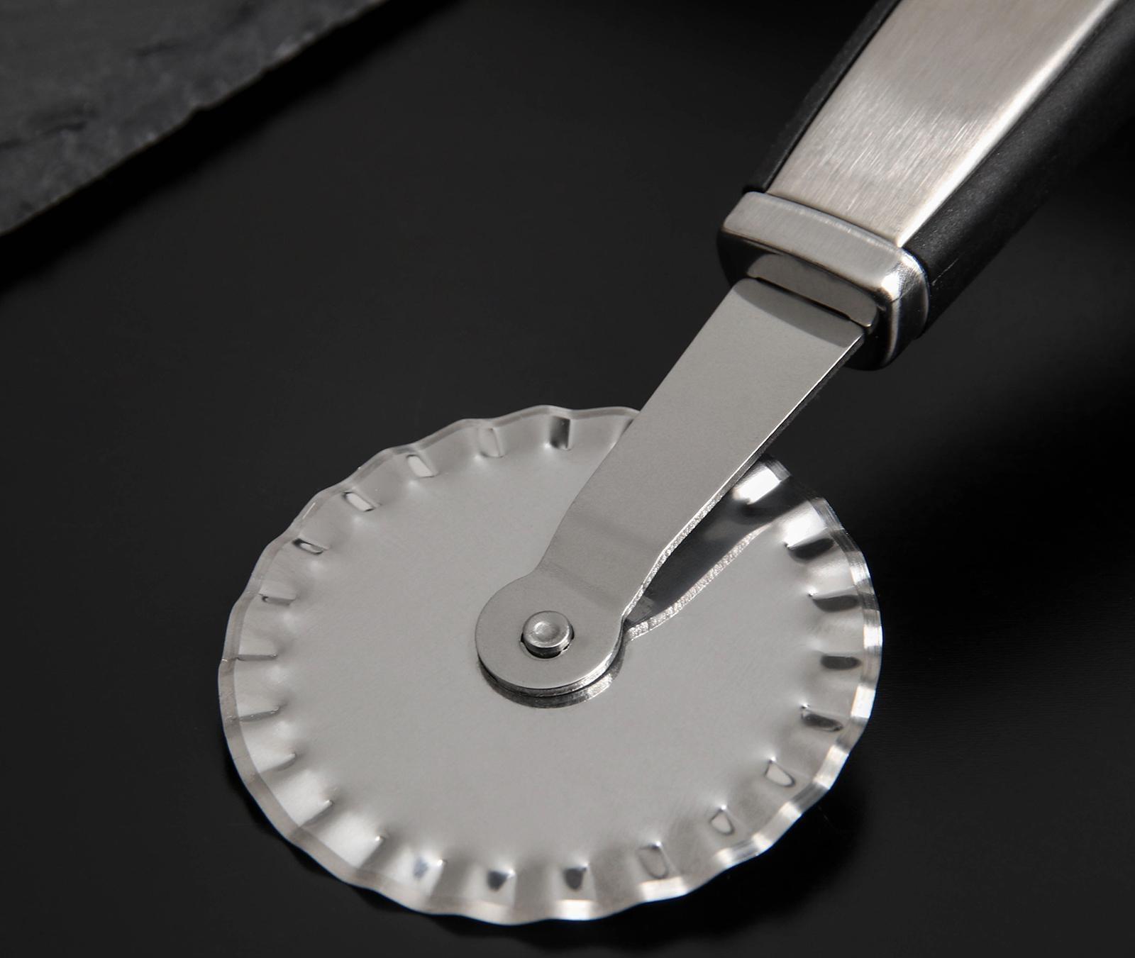 Нож для пиццы и теста Доляна Blade, 20 см, ручка soft touch, цвет чёрный