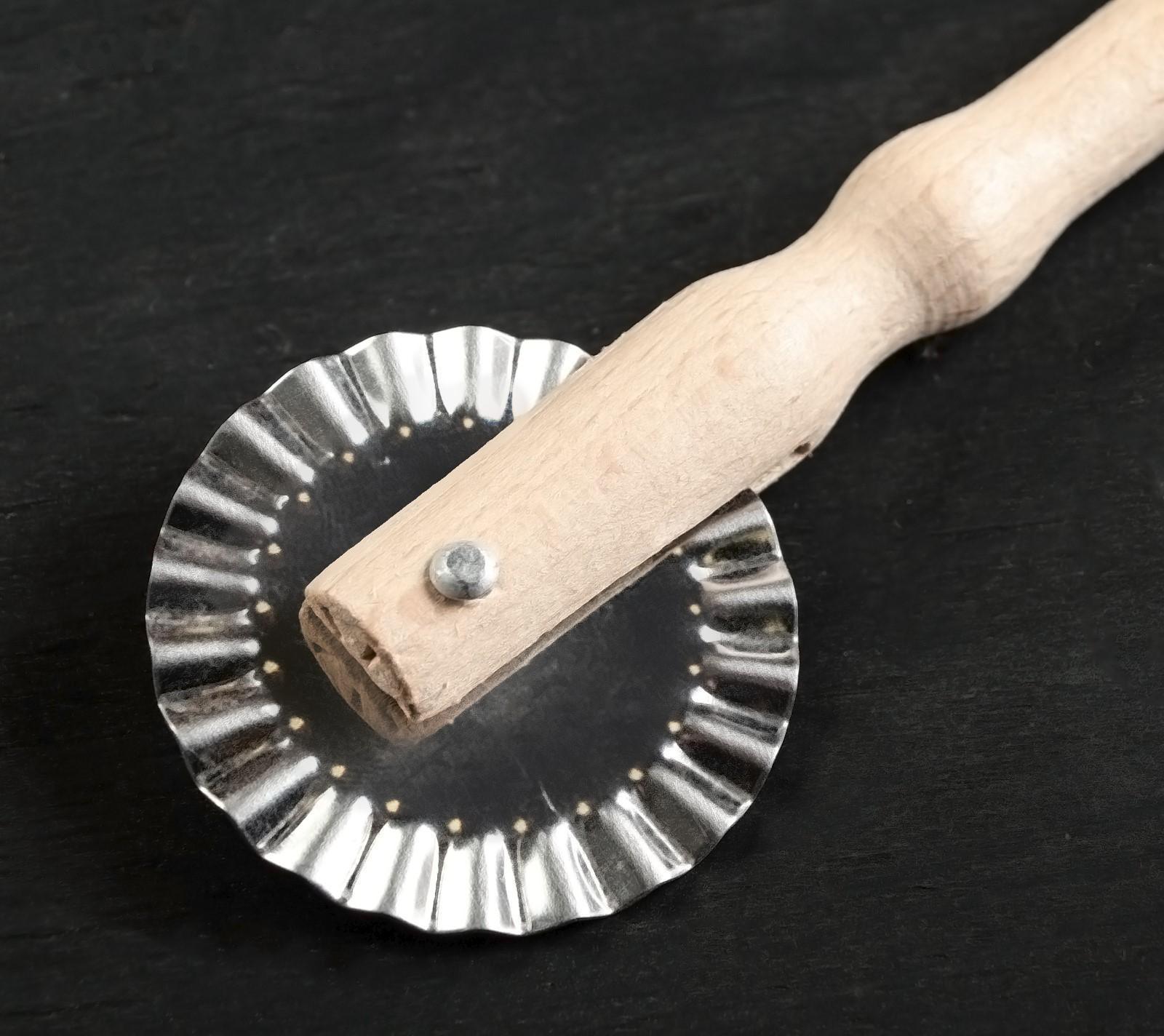 Нож для теста и пиццы, 18 см