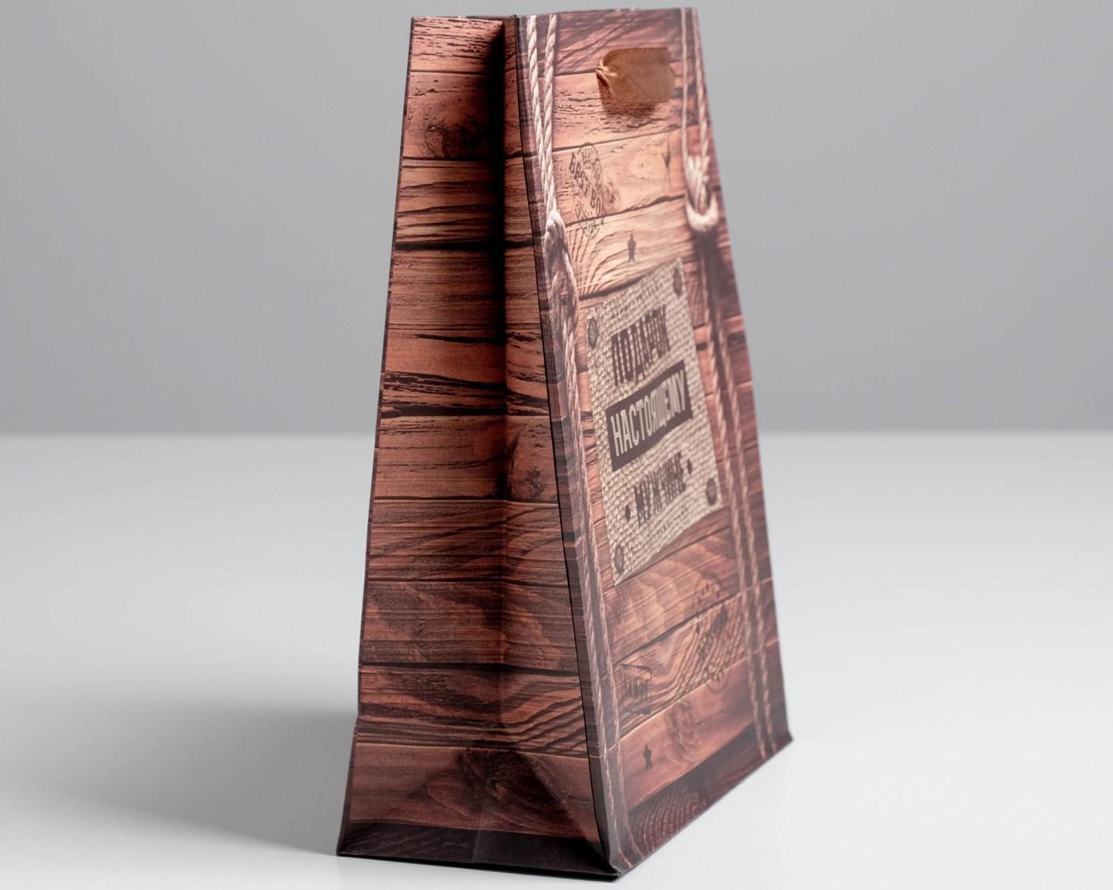 Пакет крафтовый вертикальный «Подарок настоящему мужчине», 18 × 23 × 8 см