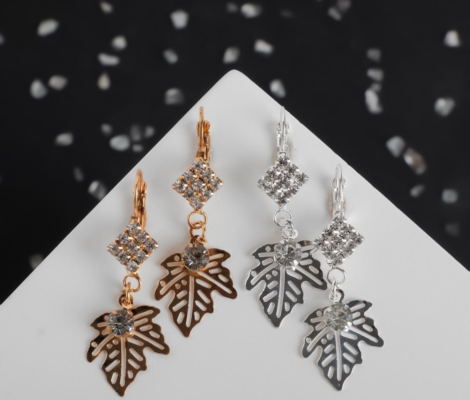 Серьги со стразами 