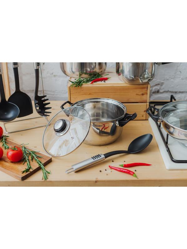 Набор посуды из нержавеющей стали «Чёрная ночь», 8 предметов: ковш 1,5 л, 2 кастрюли 2/3 л, сковорода d=24 см, крышки, стенки 0,3 мм, дно 5 мм