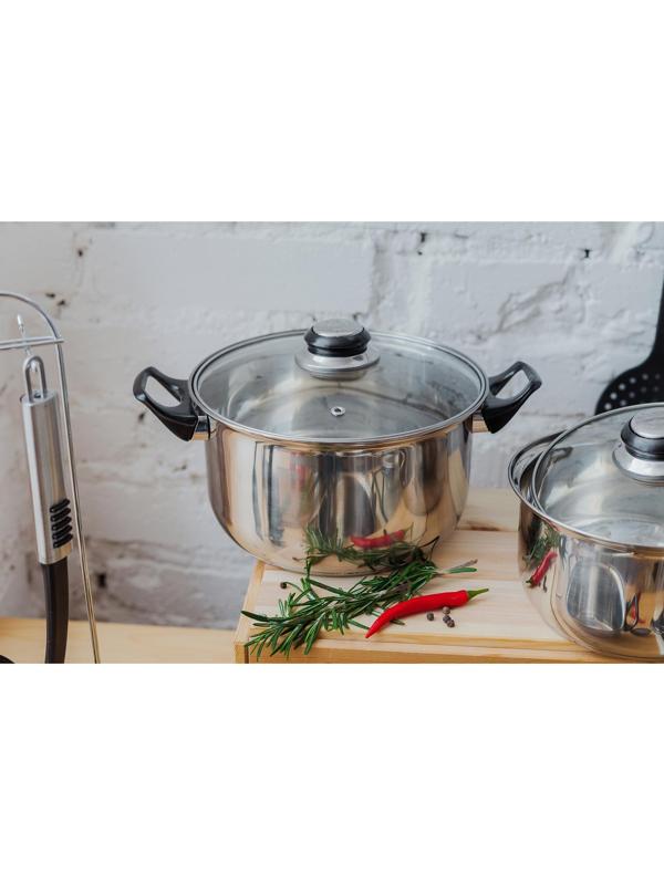 Набор посуды из нержавеющей стали «Чёрная ночь», 8 предметов: ковш 1,5 л, 2 кастрюли 2/3 л, сковорода d=24 см, крышки, стенки 0,3 мм, дно 5 мм