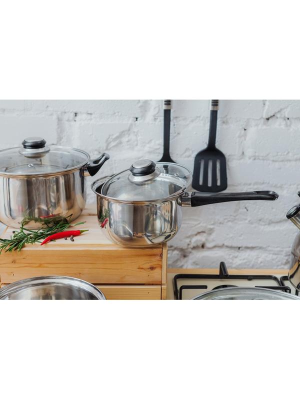 Набор посуды из нержавеющей стали «Чёрная ночь», 8 предметов: ковш 1,5 л, 2 кастрюли 2/3 л, сковорода d=24 см, крышки, стенки 0,3 мм, дно 5 мм