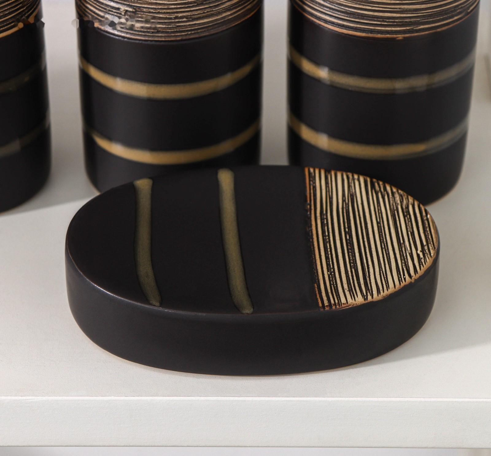 Набор аксессуаров для ванной комнаты Доляна «Классика», 4 предмета (дозатор 300 мл, мыльница, 2 стакана)