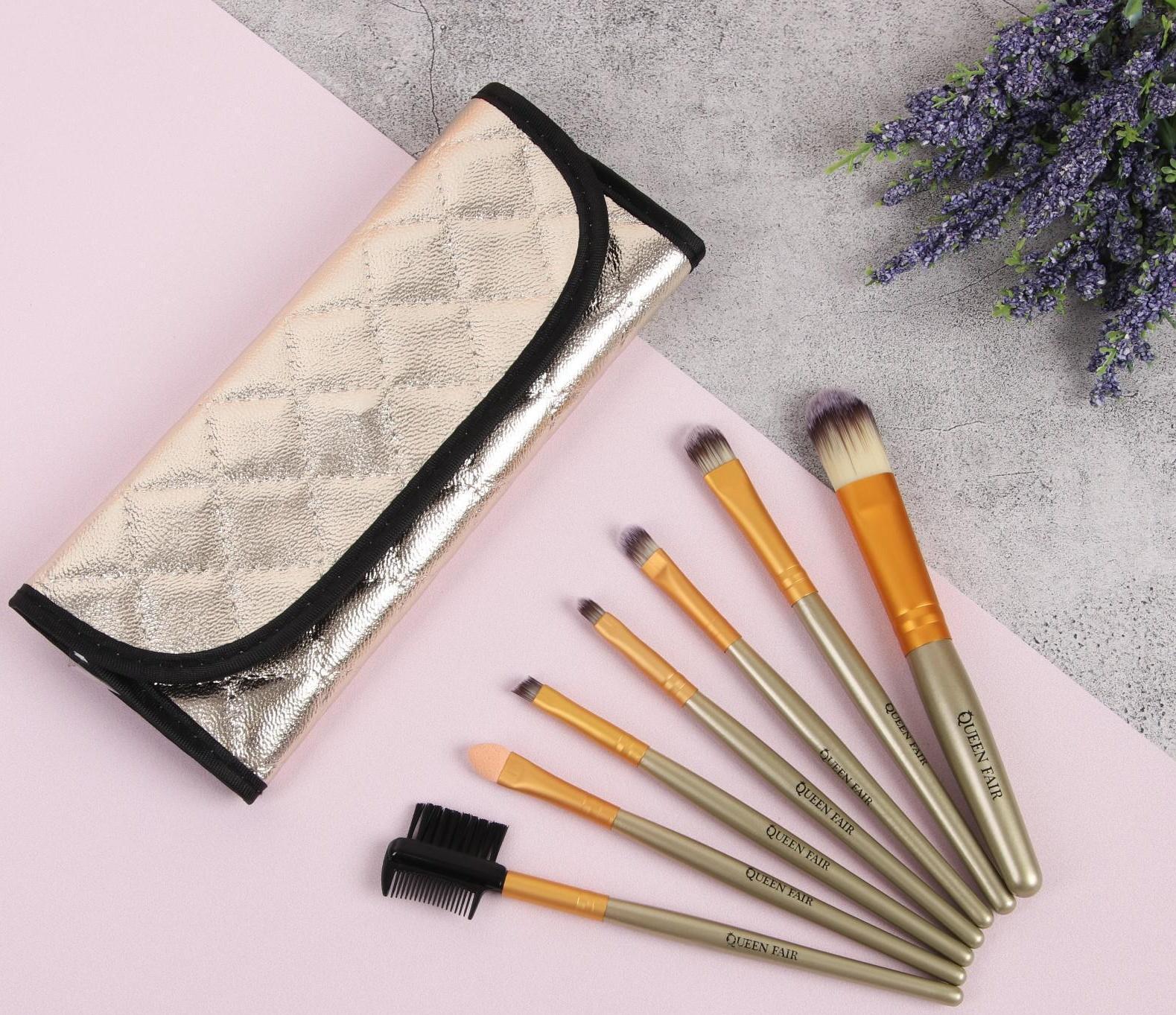 Набор кистей для макияжа, 7 предметов, чехол на кнопке, цвет золотой/зелёный