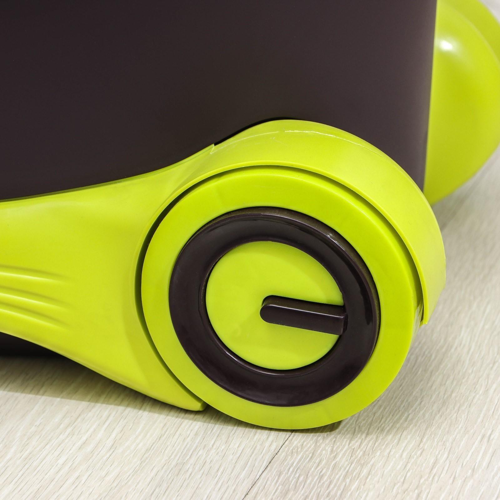 Набор для уборки: ведро на колёсиках с металлической центрифугой 18 л, швабра, запасная насадка из микрофибры, 2 дозатора, цвет МИКС